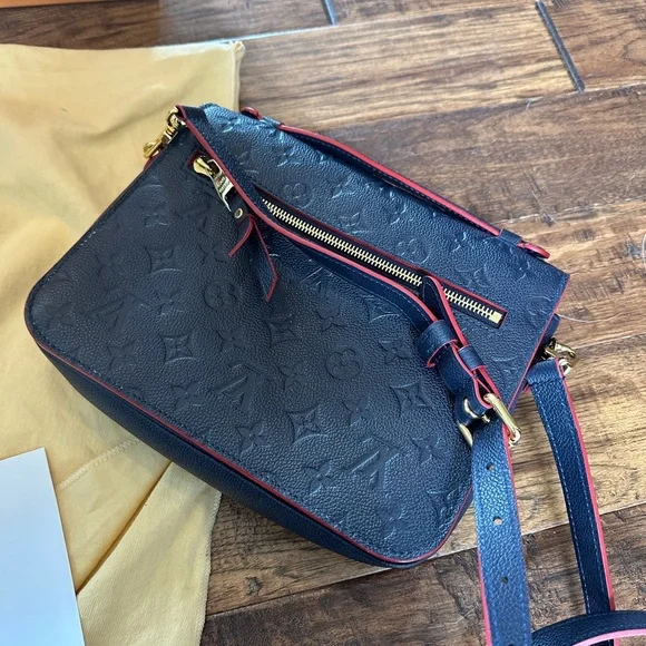 SOLD Louis Vuitton Ponchette Metís - Picture 5 of 8